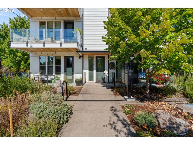 325 N EMERSON St D, Portland, OR 97217