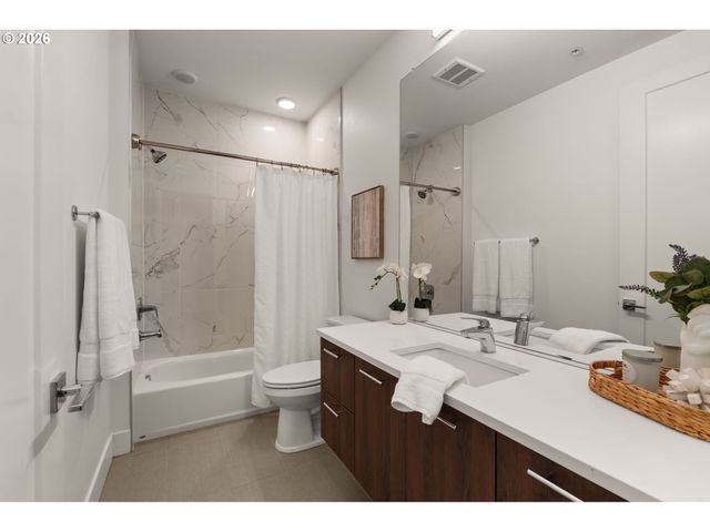 325 N EMERSON St D, Portland, OR 97217