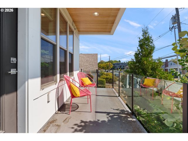 325 N EMERSON St D, Portland, OR 97217