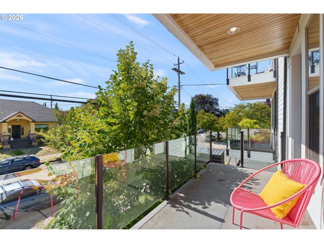 325 N EMERSON St D, Portland, OR 97217
