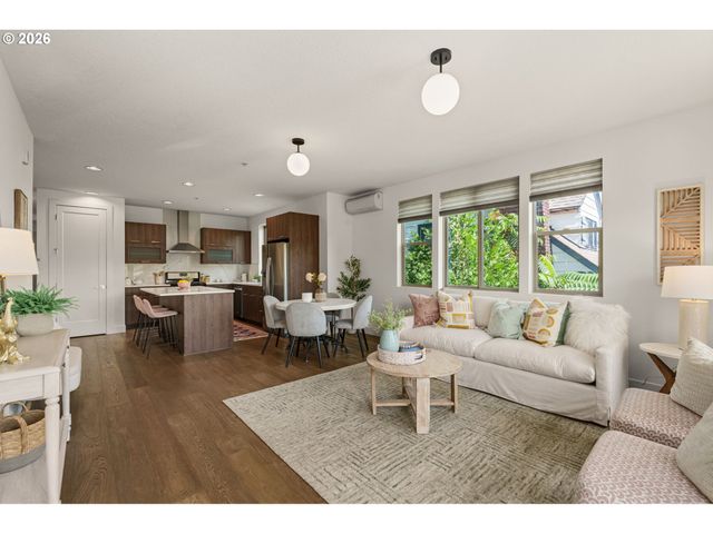 325 N EMERSON St D, Portland, OR 97217