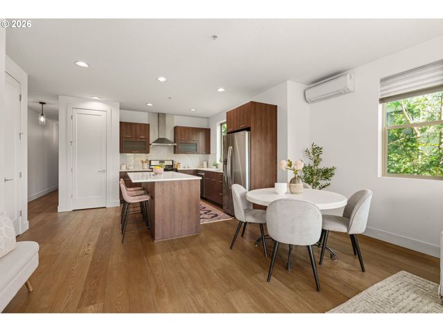 325 N EMERSON St D, Portland, OR 97217