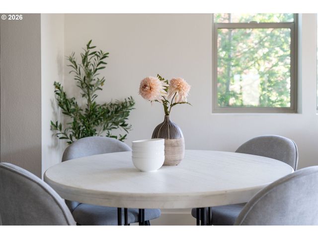 325 N EMERSON St D, Portland, OR 97217
