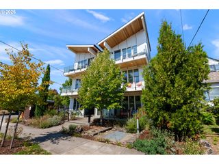 325 N EMERSON St D, Portland, OR 97217