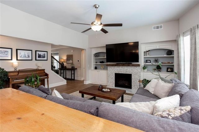 802 Omaha Place, Kennesaw, GA 30152