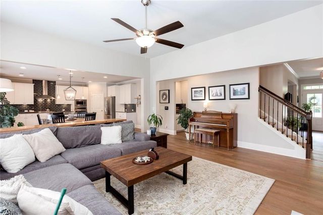 802 Omaha Place, Kennesaw, GA 30152