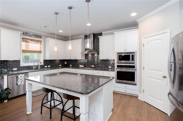 802 Omaha Place, Kennesaw, GA 30152
