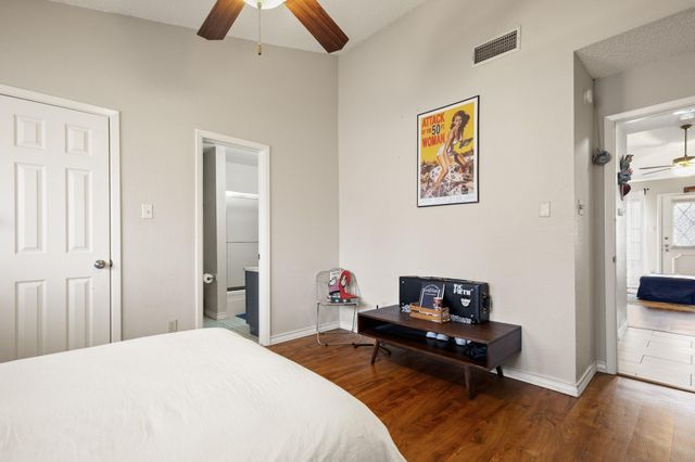 806 W 24th ST 323, Austin, TX 78705