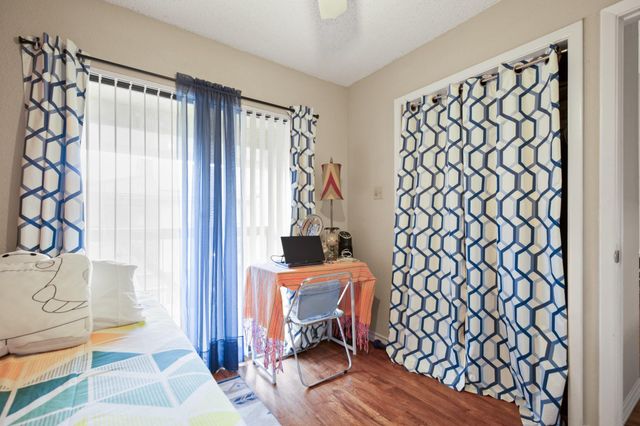 806 W 24th ST 323, Austin, TX 78705