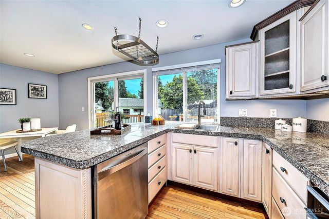 12815 98th Place NE, Kirkland, WA 98034