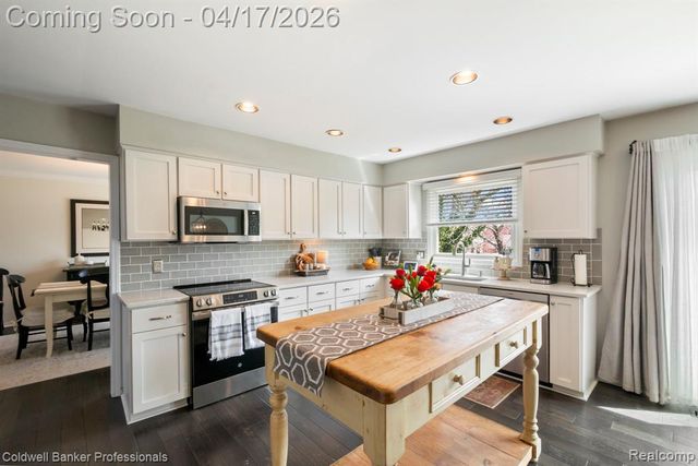 8983 Quail Circle, Plymouth, MI 48170