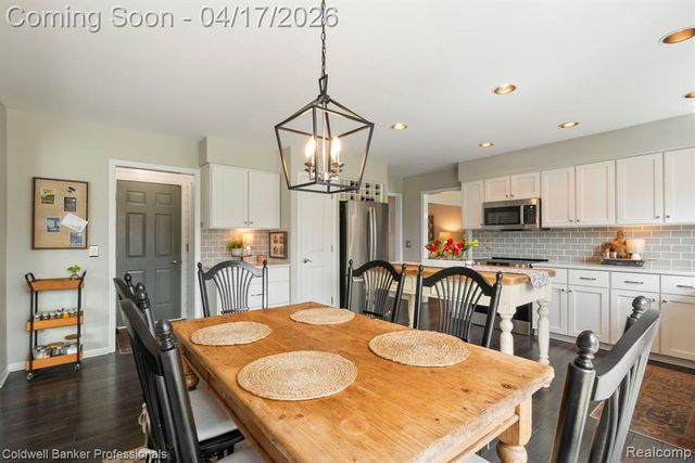 8983 Quail Circle, Plymouth, MI 48170