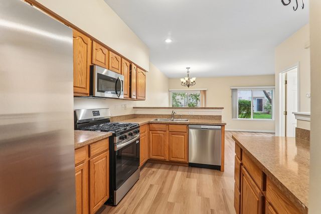 984 Parkhill Circle, Aurora, IL 60502