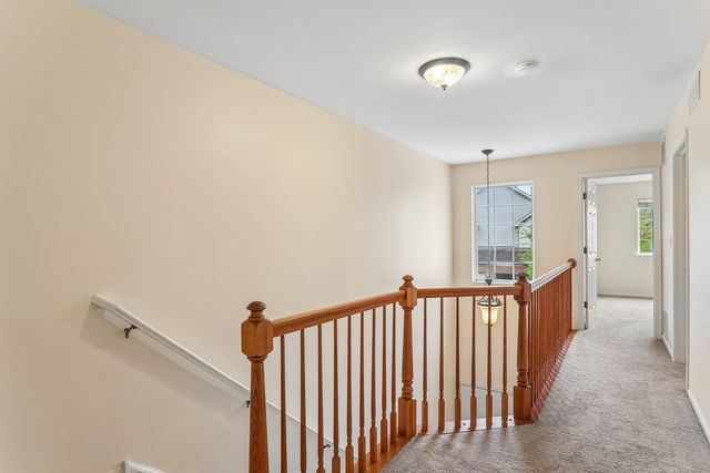984 Parkhill Circle, Aurora, IL 60502