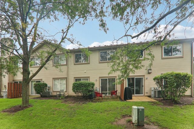 984 Parkhill Circle, Aurora, IL 60502