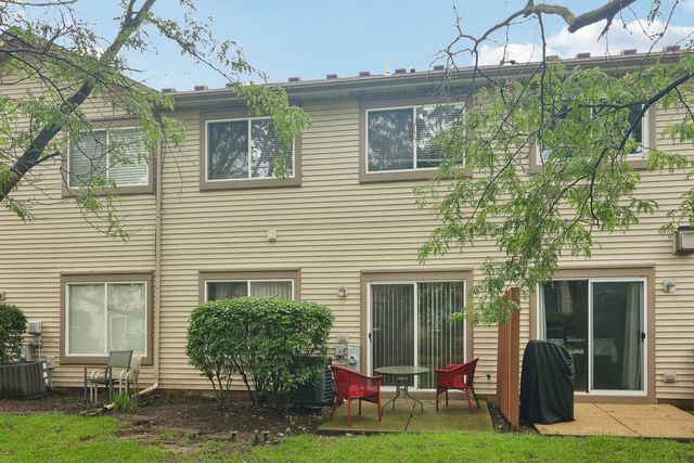984 Parkhill Circle, Aurora, IL 60502