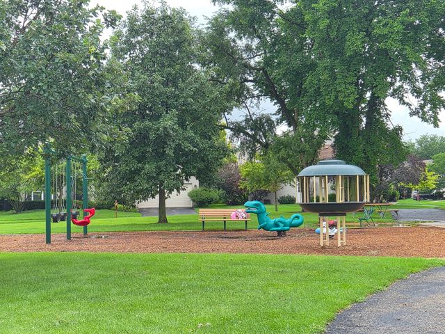 984 Parkhill Circle, Aurora, IL 60502