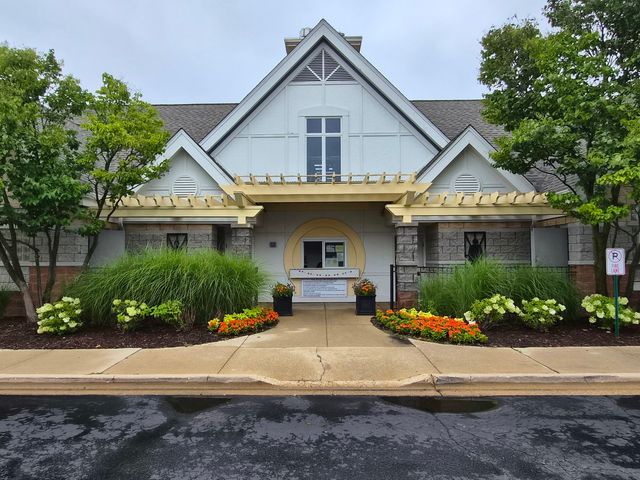 984 Parkhill Circle, Aurora, IL 60502
