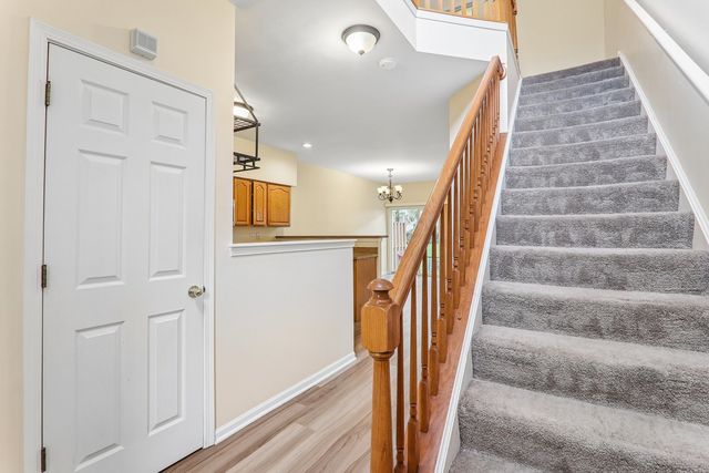 984 Parkhill Circle, Aurora, IL 60502