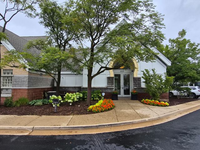 984 Parkhill Circle, Aurora, IL 60502
