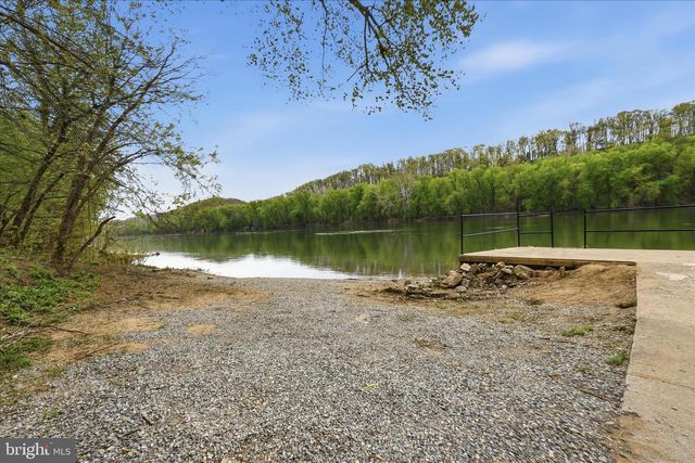 697 RIVANNA RUN, Falling Waters, WV 25419