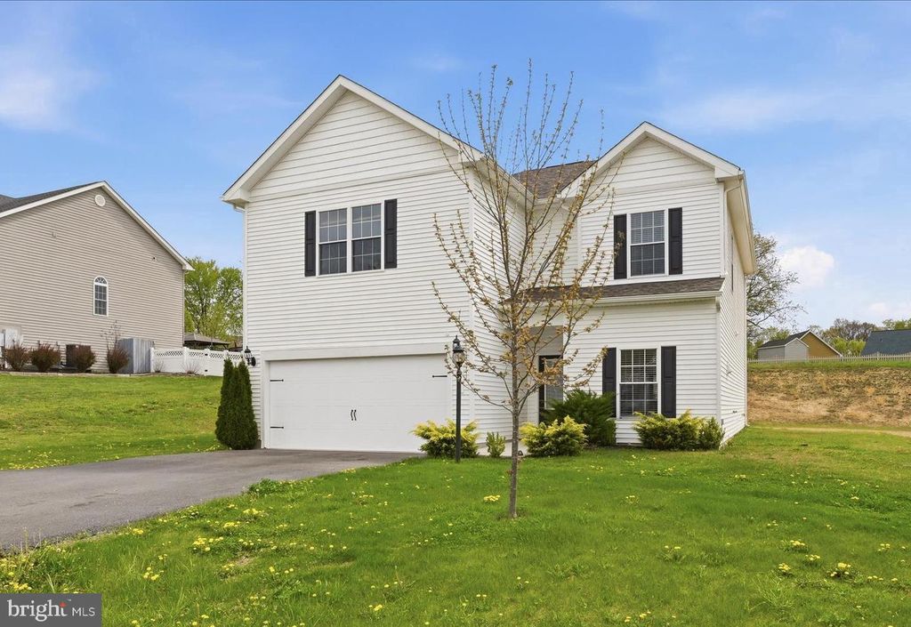 697 RIVANNA RUN, Falling Waters, WV 25419