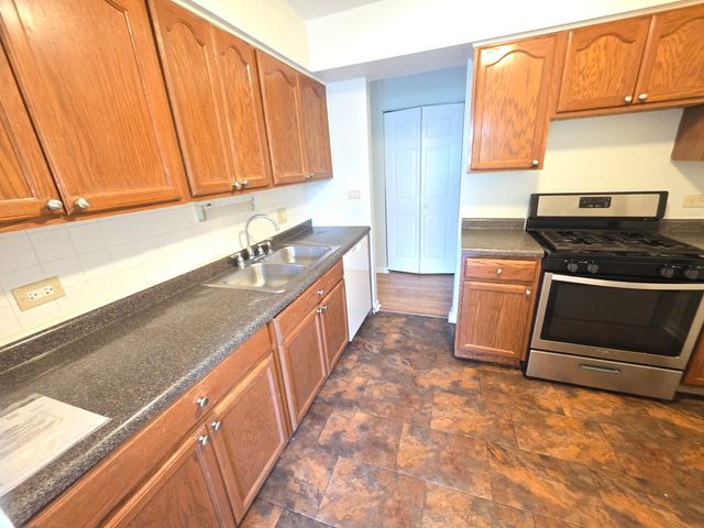 1475 Rebecca Drive 102, Hoffman Estates, IL 60169