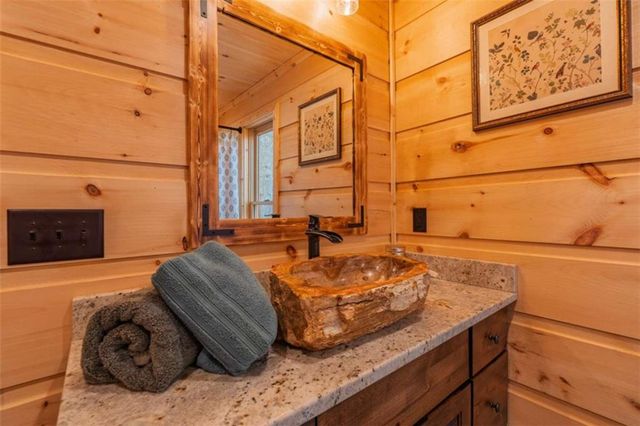 138 Rhondas Way, Ellijay, GA 30540