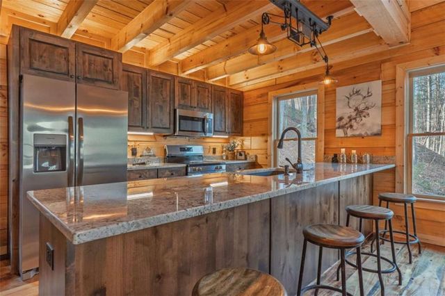 138 Rhondas Way, Ellijay, GA 30540