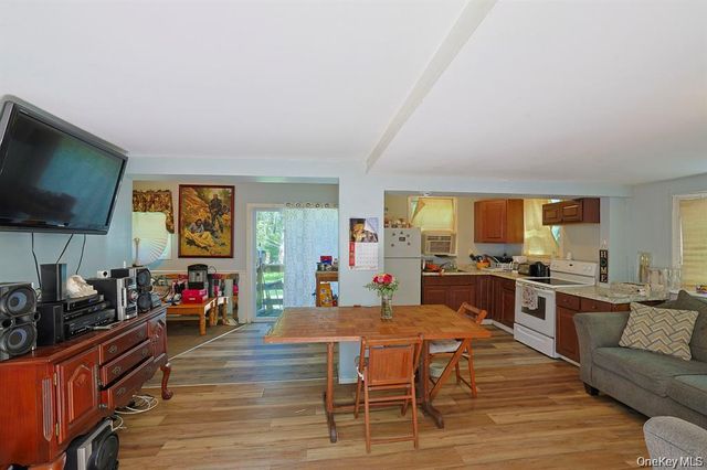 181 Oakridge Road, Greenfield Park, NY 12435