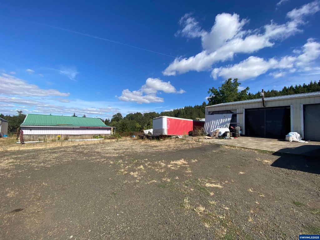 Image 13 of property listing at 7555 Sawtell Rd, Sheridan, OR 97378