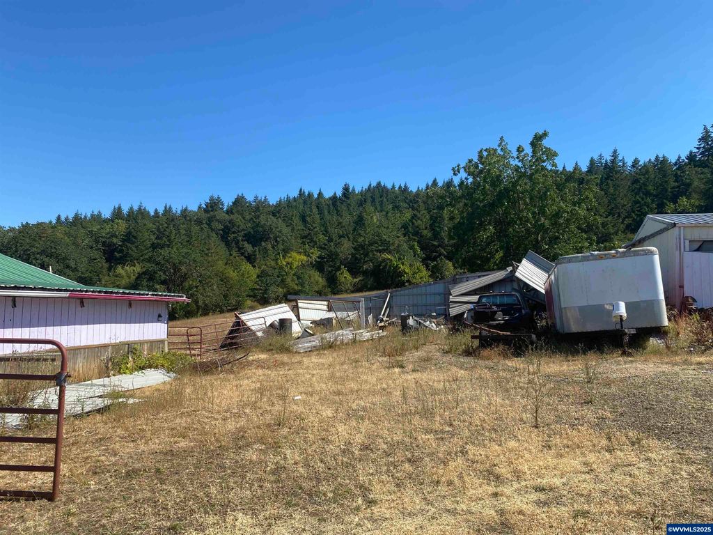 Image 15 of property listing at 7555 Sawtell Rd, Sheridan, OR 97378