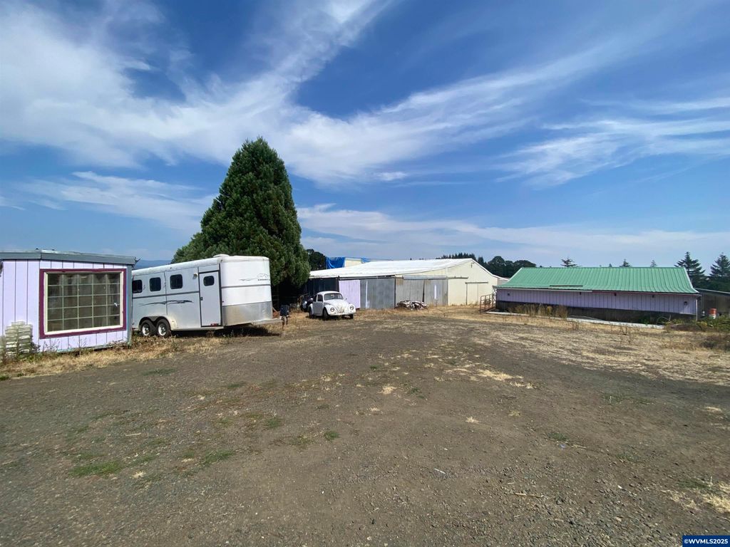 Image 16 of property listing at 7555 Sawtell Rd, Sheridan, OR 97378