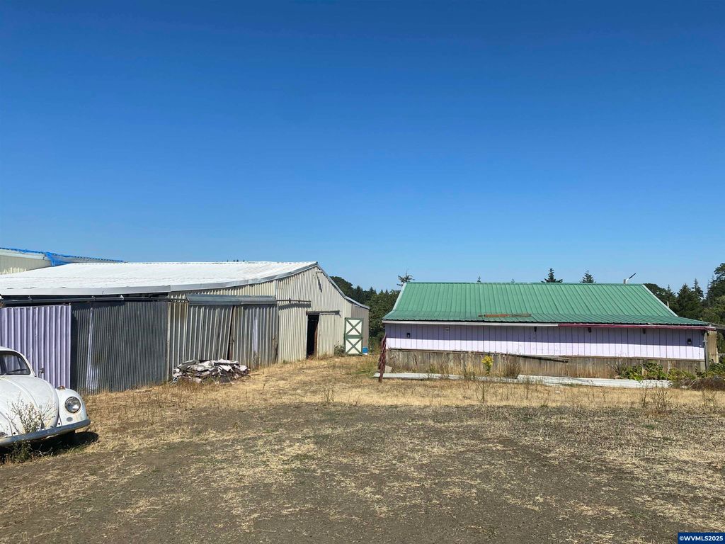Image 18 of property listing at 7555 Sawtell Rd, Sheridan, OR 97378