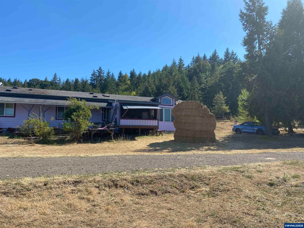 Image 2 of property listing at 7555 Sawtell Rd, Sheridan, OR 97378