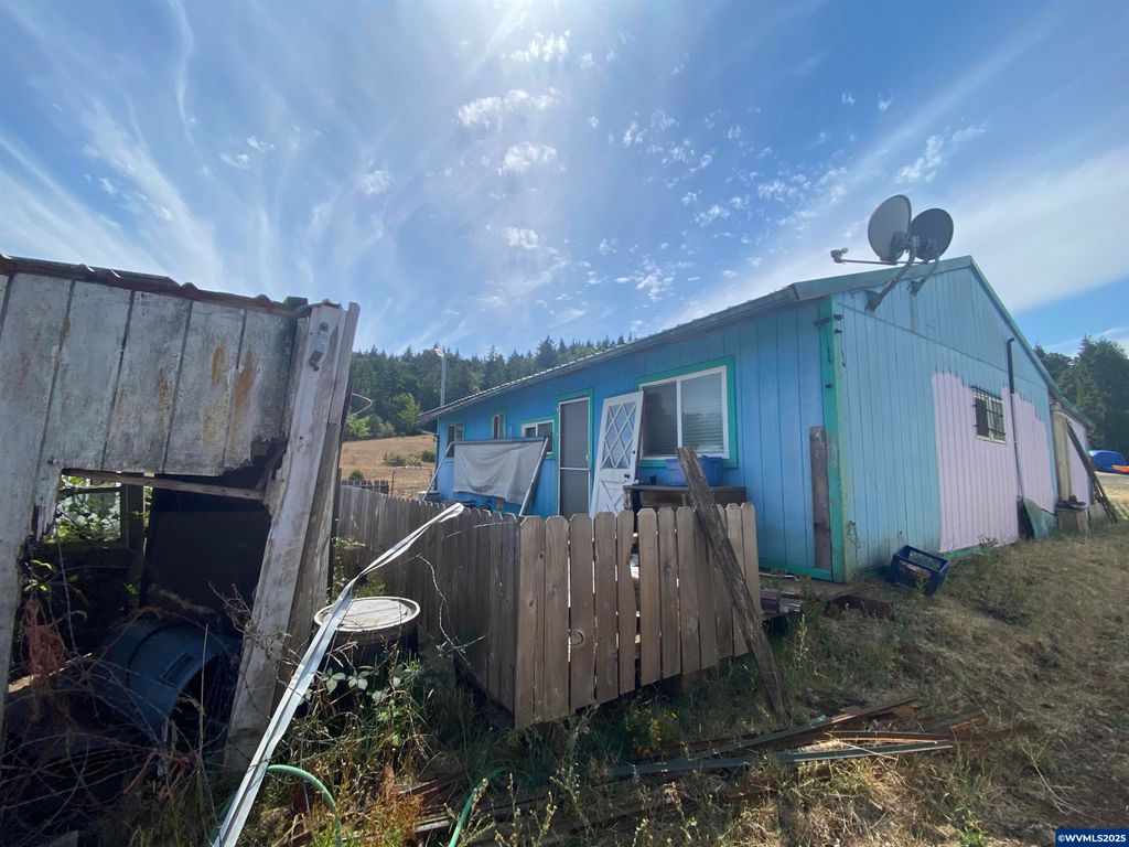 Image 20 of property listing at 7555 Sawtell Rd, Sheridan, OR 97378