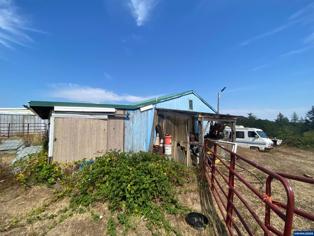 Image 23 of property listing at 7555 Sawtell Rd, Sheridan, OR 97378