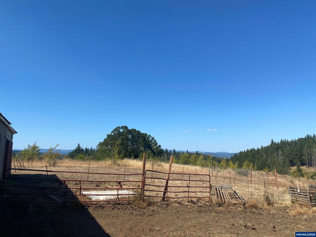 Image 24 of property listing at 7555 Sawtell Rd, Sheridan, OR 97378
