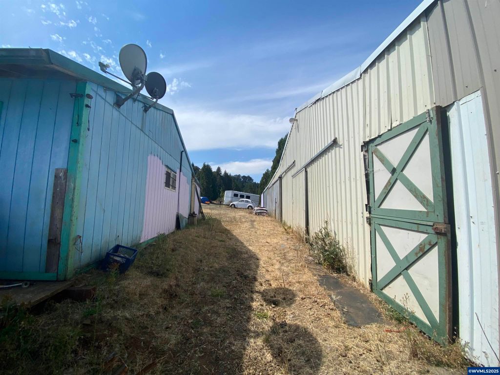 Image 25 of property listing at 7555 Sawtell Rd, Sheridan, OR 97378