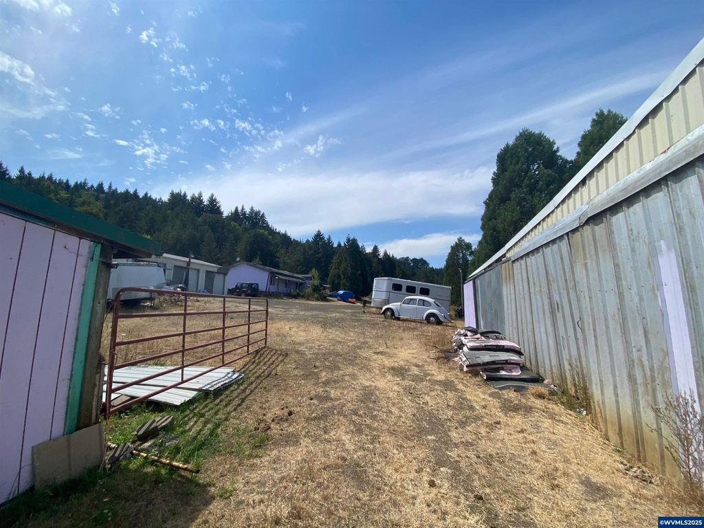 Image 26 of property listing at 7555 Sawtell Rd, Sheridan, OR 97378