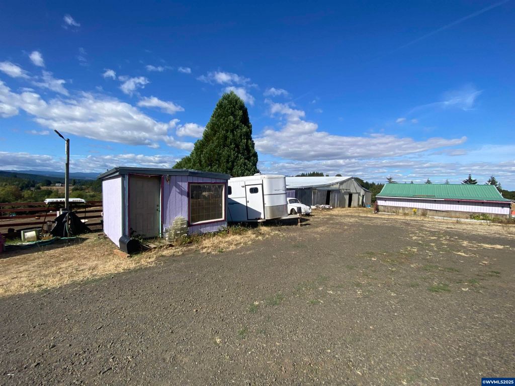 Image 27 of property listing at 7555 Sawtell Rd, Sheridan, OR 97378