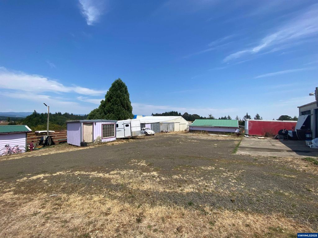 Image 28 of property listing at 7555 Sawtell Rd, Sheridan, OR 97378