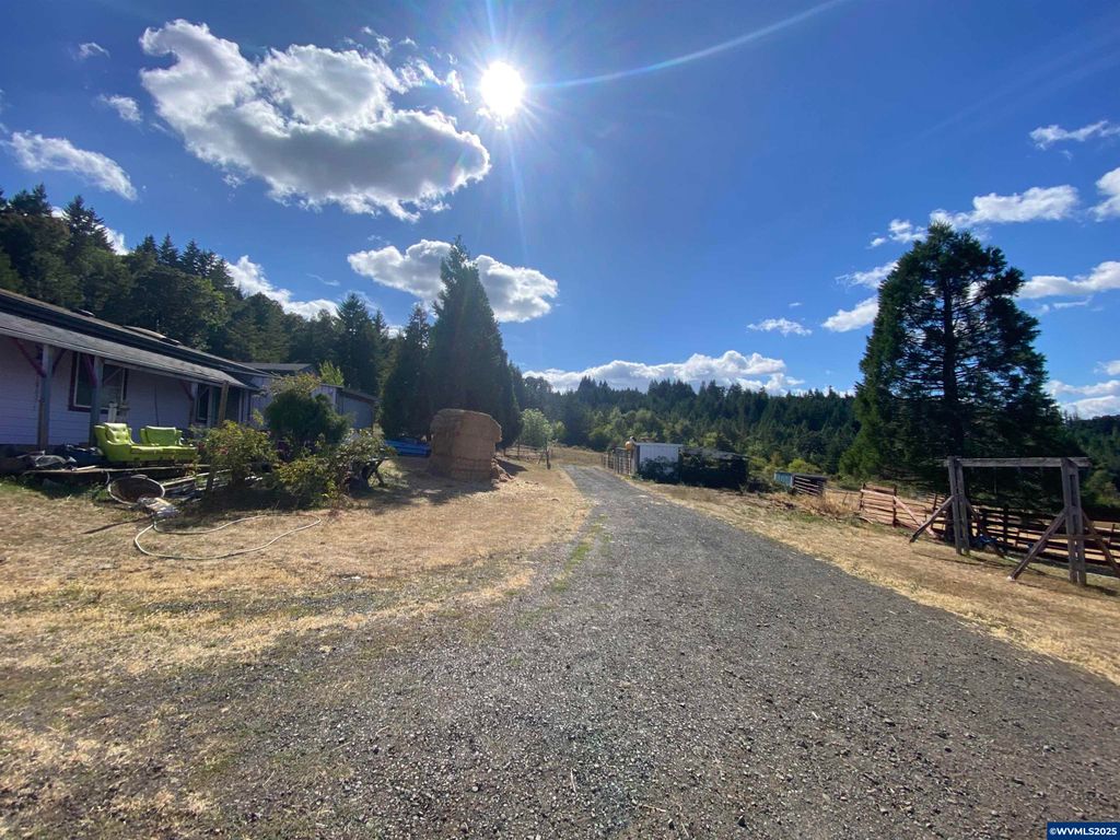 Image 30 of property listing at 7555 Sawtell Rd, Sheridan, OR 97378