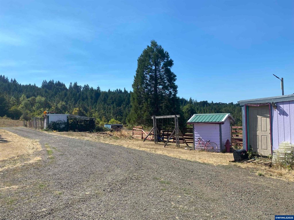Image 31 of property listing at 7555 Sawtell Rd, Sheridan, OR 97378