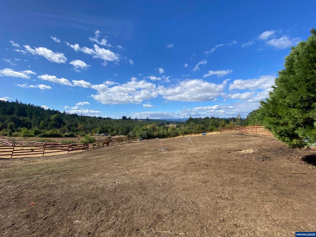 Image 33 of property listing at 7555 Sawtell Rd, Sheridan, OR 97378