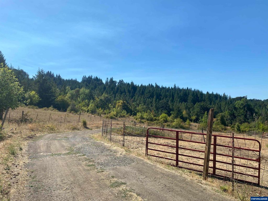 Image 35 of property listing at 7555 Sawtell Rd, Sheridan, OR 97378