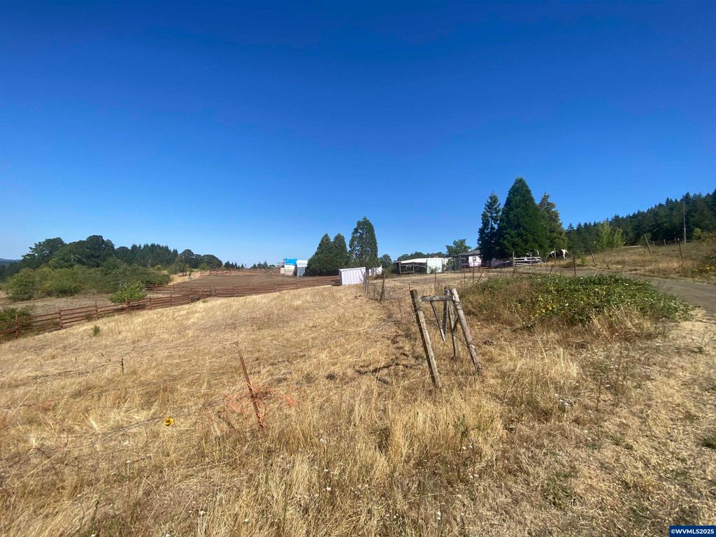 Image 38 of property listing at 7555 Sawtell Rd, Sheridan, OR 97378