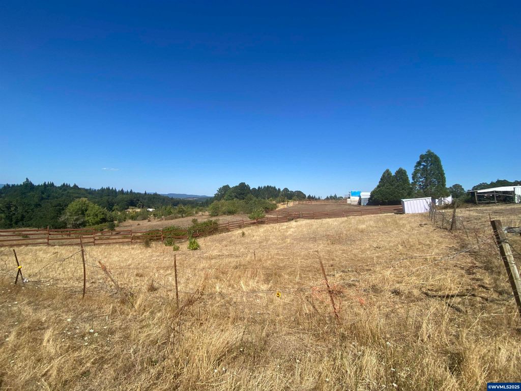 Image 39 of property listing at 7555 Sawtell Rd, Sheridan, OR 97378