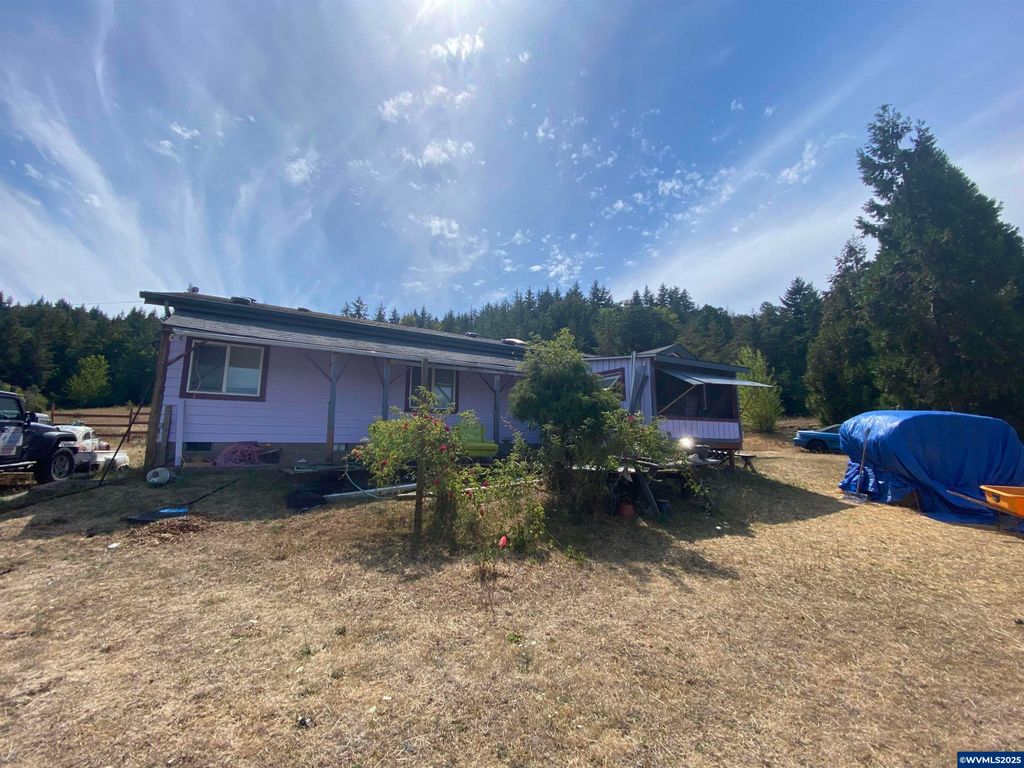 Image 9 of property listing at 7555 Sawtell Rd, Sheridan, OR 97378