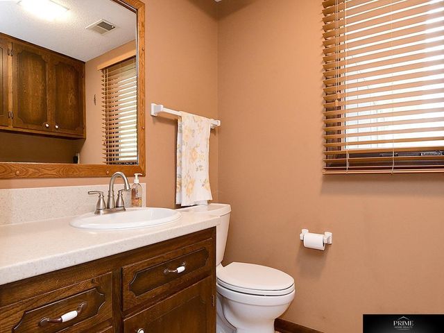 1022 S 217 Avenue, Omaha, NE 68022